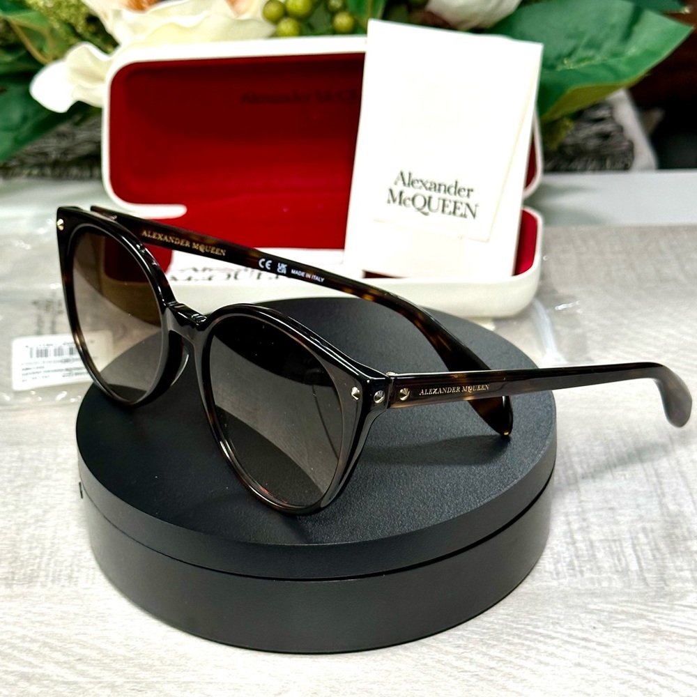 NEW! Alexander McQueen Edge Cateye Sunglasses 55mm - Picture 4 of 8
